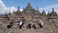  Tarif Candi Borobudur Batal Dinaikkan, Pengunjung Disediakan Alas Kaki Khusus