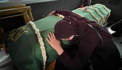 Viral, Pelukan Terakhir Azzahra ke Keranda Almarhum Emmeril Kahn Mumtadz Bikin Nyesek<
