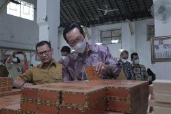 Kunjungi PD Taru Martani, Gubernur Sri Sultan HB X Minta Ada Diversifikasi Produk