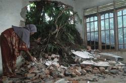 Tebing Setinggi 20 Meter Longsor, Jebol Dinding Rumah Warga Kulonprogo