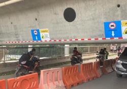 Box Girder Halangi Jembatan Antelope, Pemotor Waswas Mau Lewat hingga Nunduk