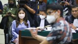 Begini Tatapan Thalia Ayu Bertemu Putra Ahok di Persidangan