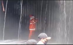 Ruko Bahan Bangunan di Baturaja Terbakar, 6 Mobil Damkar Dikerahkan ke Lokasi 