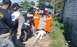 Rekonstruksi Pembunuhan di Denpasar, Korban Dihantam Kayu hingga Ditabrak Motor<