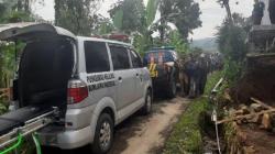 Geger, Pria di Tegal Tewas Tersengat Listrik saat Panen Cengkeh