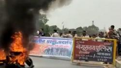 Protes Sistem Rekrutmen Militer Baru, Massa Bakar Kereta dan Blokir Jalanan