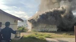 Dinilai Ingkar, Perumahan Karyawan, Bus hingga Alat Berat Milik Perusahaan Sawit Dibakar Warga