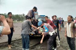Mandi di Laut, 2 Pelajar di Kebumen Terseret Gelombang Pantai Setrojenar