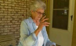 Wow, Perempuan 90 Tahun Ini Nekat Duel dengan Beruang Setelah Diganggu saat Tiduran di Rumah<