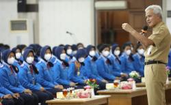  PPDB SMAN/SMKN Jateng Tambah Kuota 7.920 Kursi, Ganjar: Jumlah Lulusan SMP Lebih Besar