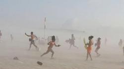 Peselancar di Pantai Tewas Terhempas Angin Tornado Mini