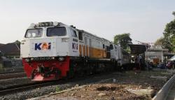 KA Pangrango Bogor-Sukabumi Kembali Beroperasi setelah Meterial Longsor di Rel Dibersihkan<