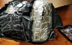 1,6 Kg Ganja asal Medan Gagal Diselundupkan ke Lembang KBB, Petugas Buru Pemesan<