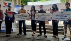 Bagikan Gerobak dan Modal Usaha, Kartini Perindo: Semoga Penjualannya Lebih Meningkat