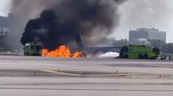 Ngeri, Roda Jatuh saat Pesawat Mendarat 