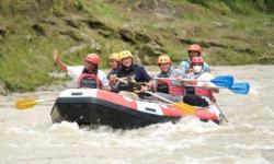 Menparekraf Sandiaga Uno Jajal Wisata Arung Jeram di Desa Wisata Buluh Duri, Intip Keseruannya