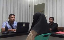 Demi Pacar Tersayang, Perempuan Ini Curi Emas Teman untuk Beli Kado HP Kekasih