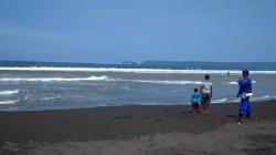 Sekoci Pecah Dihantam Ombak, 2 Nelayan di Jember Hilang 3 Selamat 