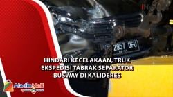 Hindari Kecelakaan, Truk Ekspedisi Tabrak Separator Busway di Kalideres