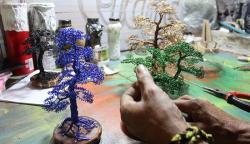 Kerajinan Miniatur Bonsai Terbuat dari Kawat Tembaga