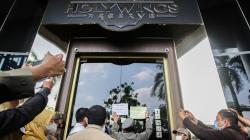 Foto-Foto 12 Outlet Holywings Disegel Satpol PP DKI Jakarta
