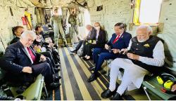 Momen Presiden Jokowi bersama PM India Narendra Modi Naik Helikopter Militer