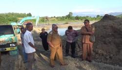 Jalan Rusak akibat Dilintasi Truk Besar, Bupati Kuningan Tutup Penambangan Pasir<