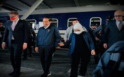 Injak Kaki di Kyiv Ukraina, Presiden Jokowi dan Ibu Iriana Bergandengan Tangan 