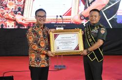 BKKBN Kukuhkan KSAD Dudung Abdurachman Jadi Duta Bapak Asuh Stunting Indonesia