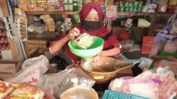 Sosialisasi PeduliLindungi untuk Beli Minyak Goreng Curah di Batang, Ini Kendalanya<