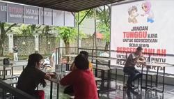 Terinspirasi Pesan Ibu, Polisi Ini Dirikan Warung Makan Gratis di Pangkalpinang