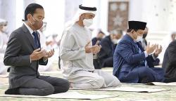 Momen Jokowi, MBZ dan Prabowo Khusyuk Salat Jumat Berjamaah di Abu Dhabi