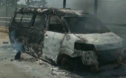 Geger Angkot Tiba-Tiba Terbakar saat Melintas di Jembatan Panimbang