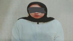 Gelapkan Uang Hasil Jualan 65 Ponsel, Perempuan Berhijab Ini Ditangkap Polisi<