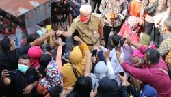  Warga Teriaki Ganjar saat Dampingi Jokowi: Ganteng Tenan Koyo Arjuno, I Love You Full