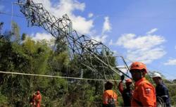 Tower Sutet di Siak Hulu Roboh Gegara Penyangga Dicuri, Listrik Sempat Padam