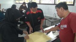 Seru, Mantan Napi Kasus Terorisme Belajar Masak Bersama PKK di Semarang