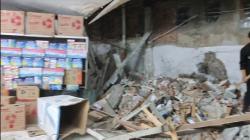 Gegara Penggalian Saluran Air, Tembok Toko Elektronik di Cakung Jebol