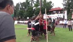 Penjor Galungan Dicabut Berujung Perkara, Polres Gianyar Gelar Prarekonstruksi