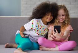 Orangtua Harus Jadi Filter untuk Anak di Era Digitalisasi   