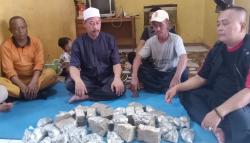 Luar Biasa, Petugas K5 Pasar Induk Cianjur Beli 4 Ekor Sapi Pakai Uang Koin<