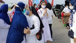 Bikin Haru, Para Suster di Purwokerto Antar Ibu-ibu Muslim ke Lokasi Salat Idul Adha