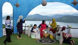 Menikmati Pemandangan Pegunungan dan Waduk dari Bukit Bollangi Gowa