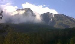 Misteri 3 Puncak Gunung Lawu, Ada Tempat Meditasi hingga Sumber Mata Air bagi Pendaki<