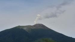 Gunung Gamalama Keluarkan Asap Putih Setinggi 200 Meter, Status Level II Waspada