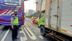 Anggota PM Paspampres dan Ditlantas Polda Metro Jaya Kecelakaan di Tol Dalam Kota 