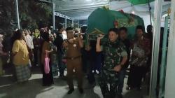 Jenazah Korban Pikap Terbakar Disambut Histeris Keluarga di Patrol Indramayu<