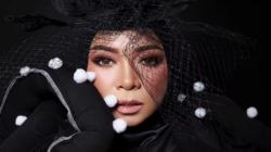 5 Penyanyi Top Ngaku Tak Bisa Mainkan Alat Musik, Ada yang Bayarannya Hampir Rp1 Triliun Sekali Manggung