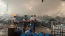 Pabrik Pengolahan Limbah di Mojokerto Hangus Terbakar, Karyawan Panik