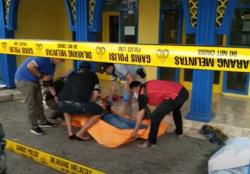 Sidoarjo Gempar, Mayat Pria Ditemukan Bersimbah Darah di Masjid